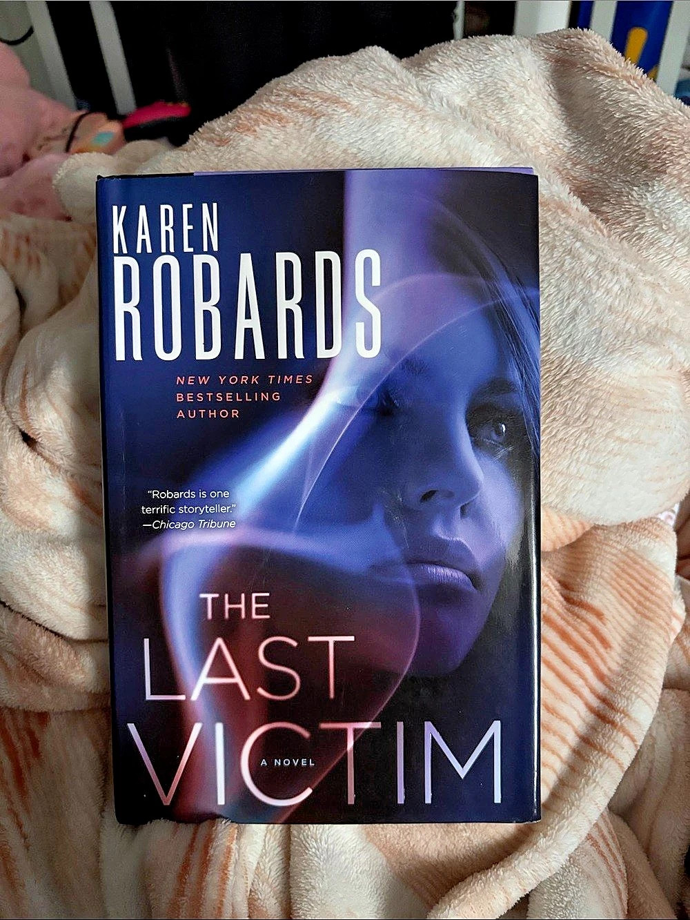 Ballantine Books The Last Victim by Karen Robards Paperback Novel Blue